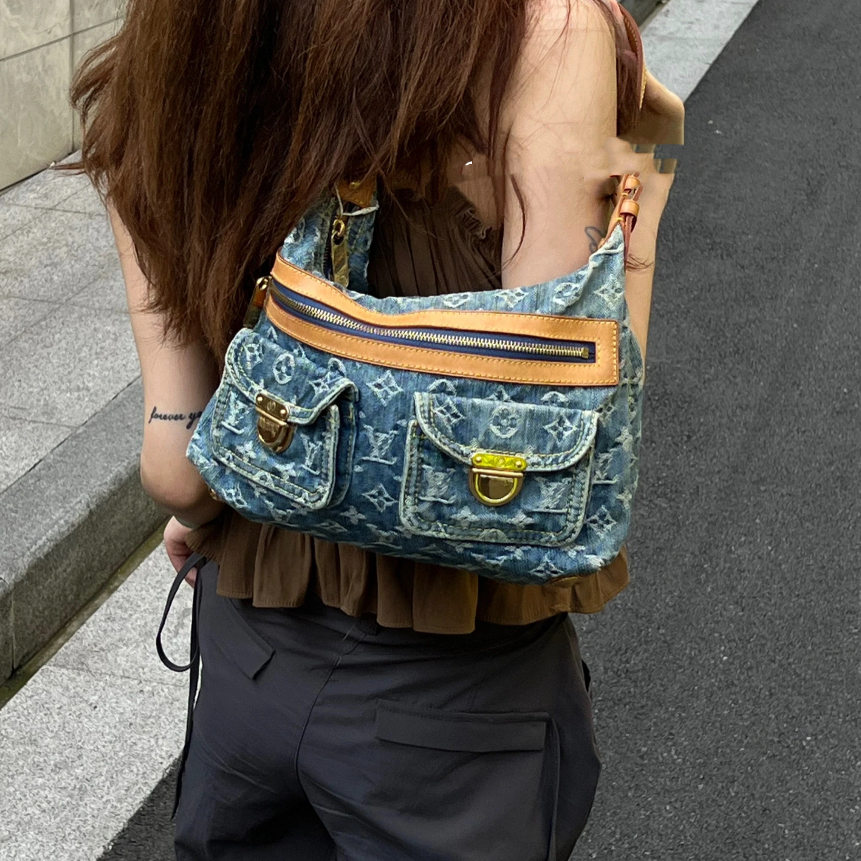 95新 LouisVuitton/路易威登 路易威登牛仔 baggy金扣单肩腋下包