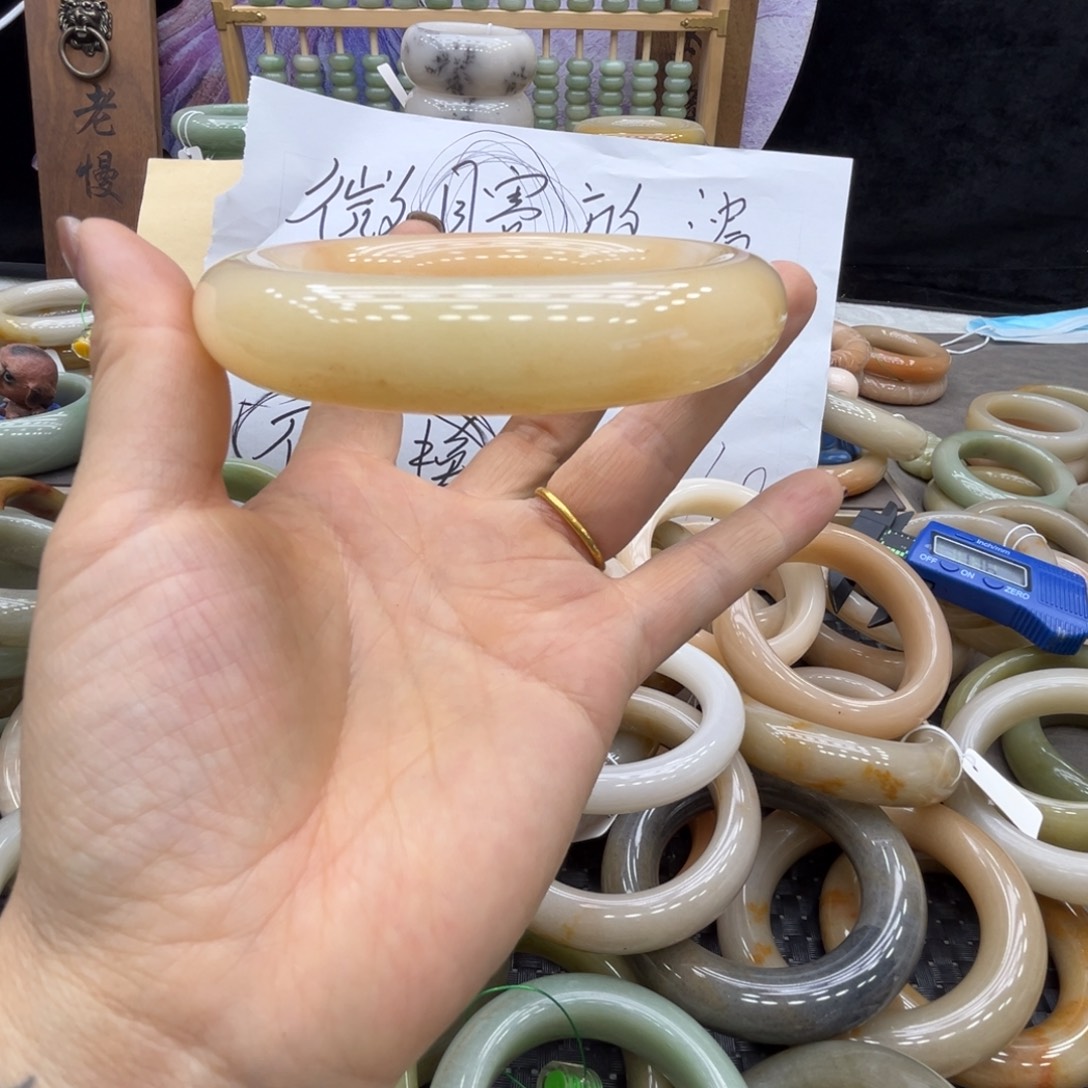 石英质玉未镶嵌手镯