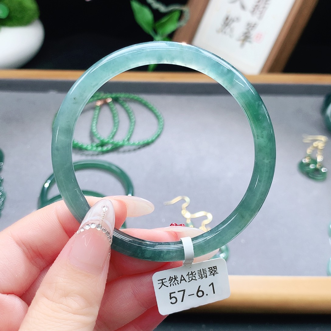 翡翠手镯（圆镯）未镶嵌