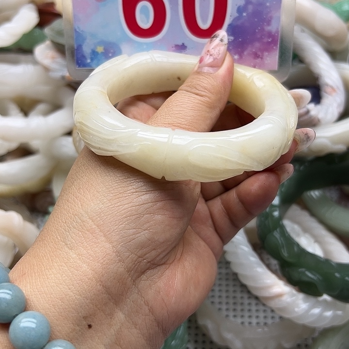 未镶嵌手镯石英岩玉