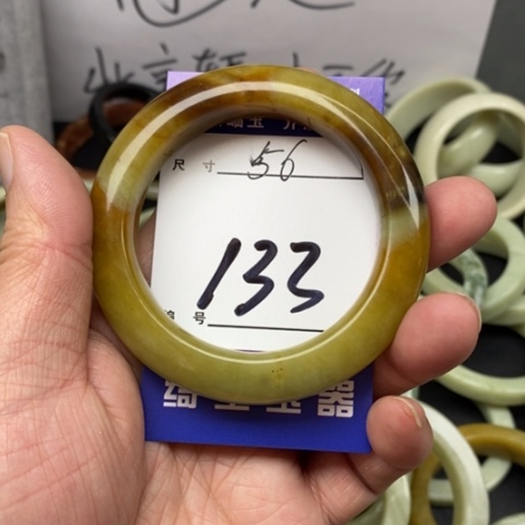 蛇纹石玉手镯未镶嵌
