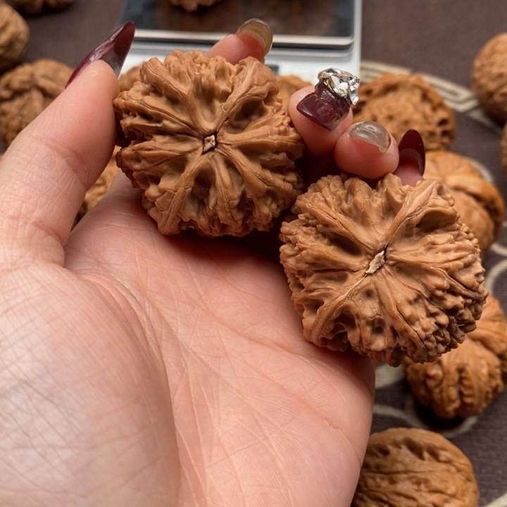 文玩核桃吊坠多*乐皇家正园