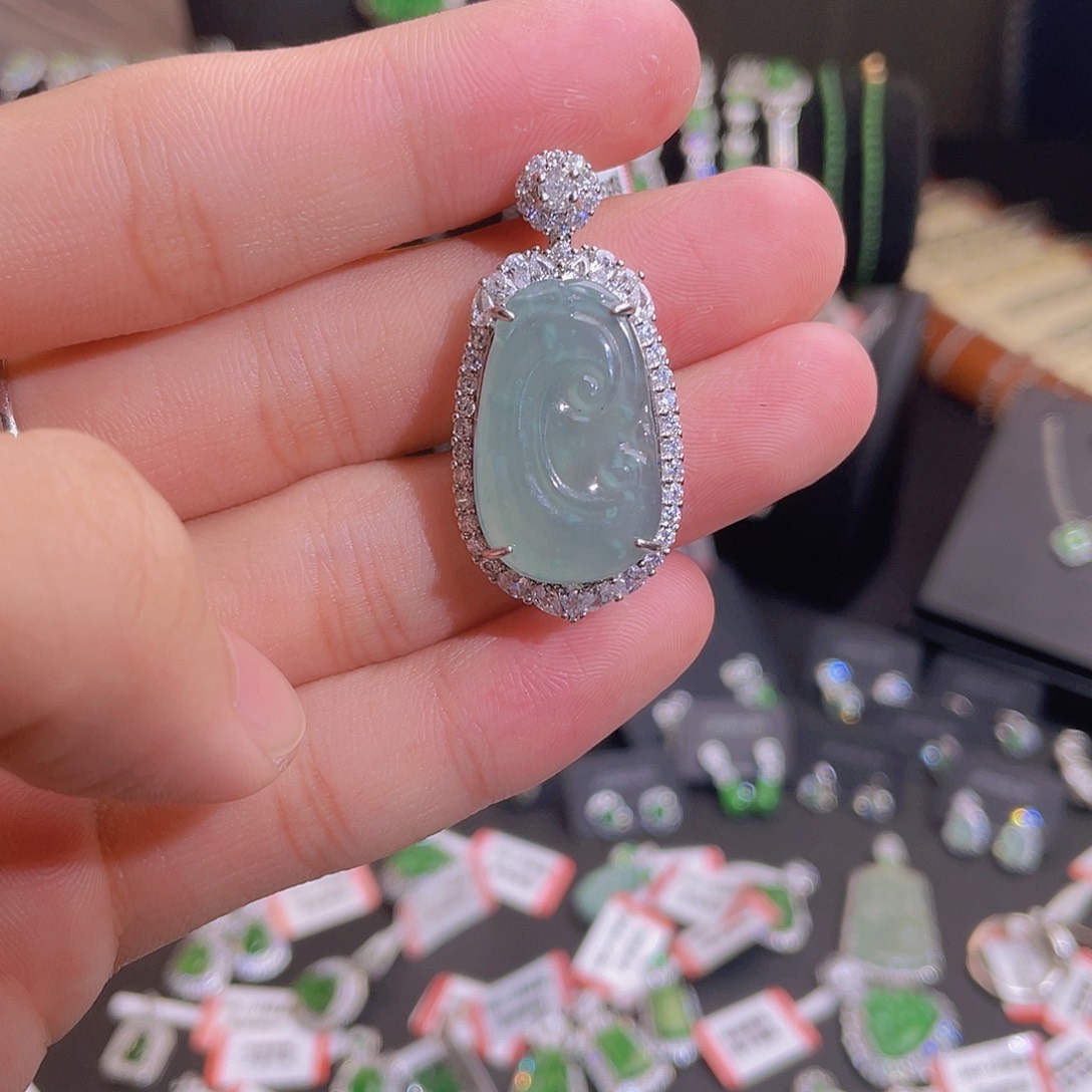 吊坠(不含链)未镶嵌翡翠