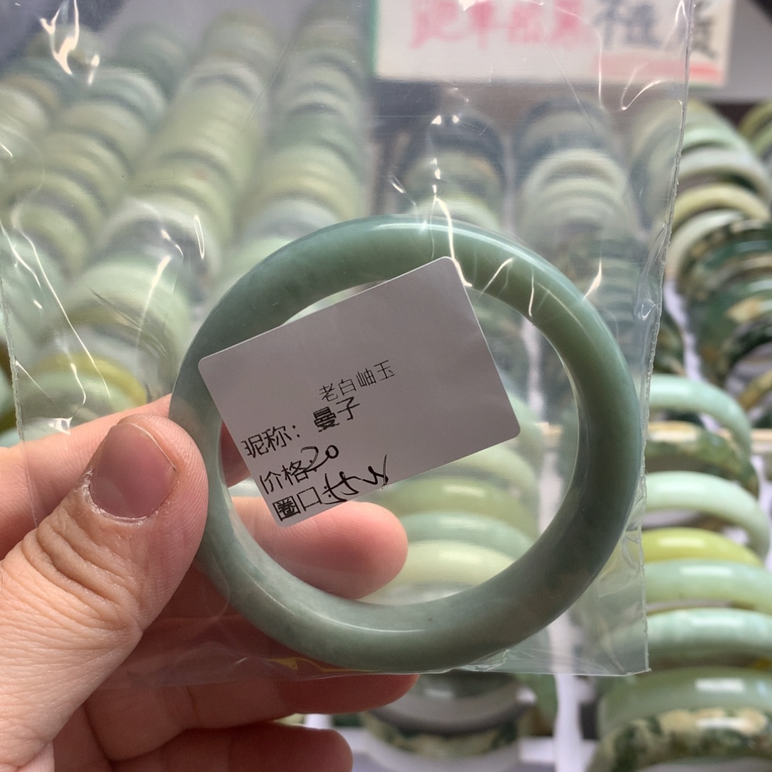 曼***子蛇纹石玉未镶嵌手镯