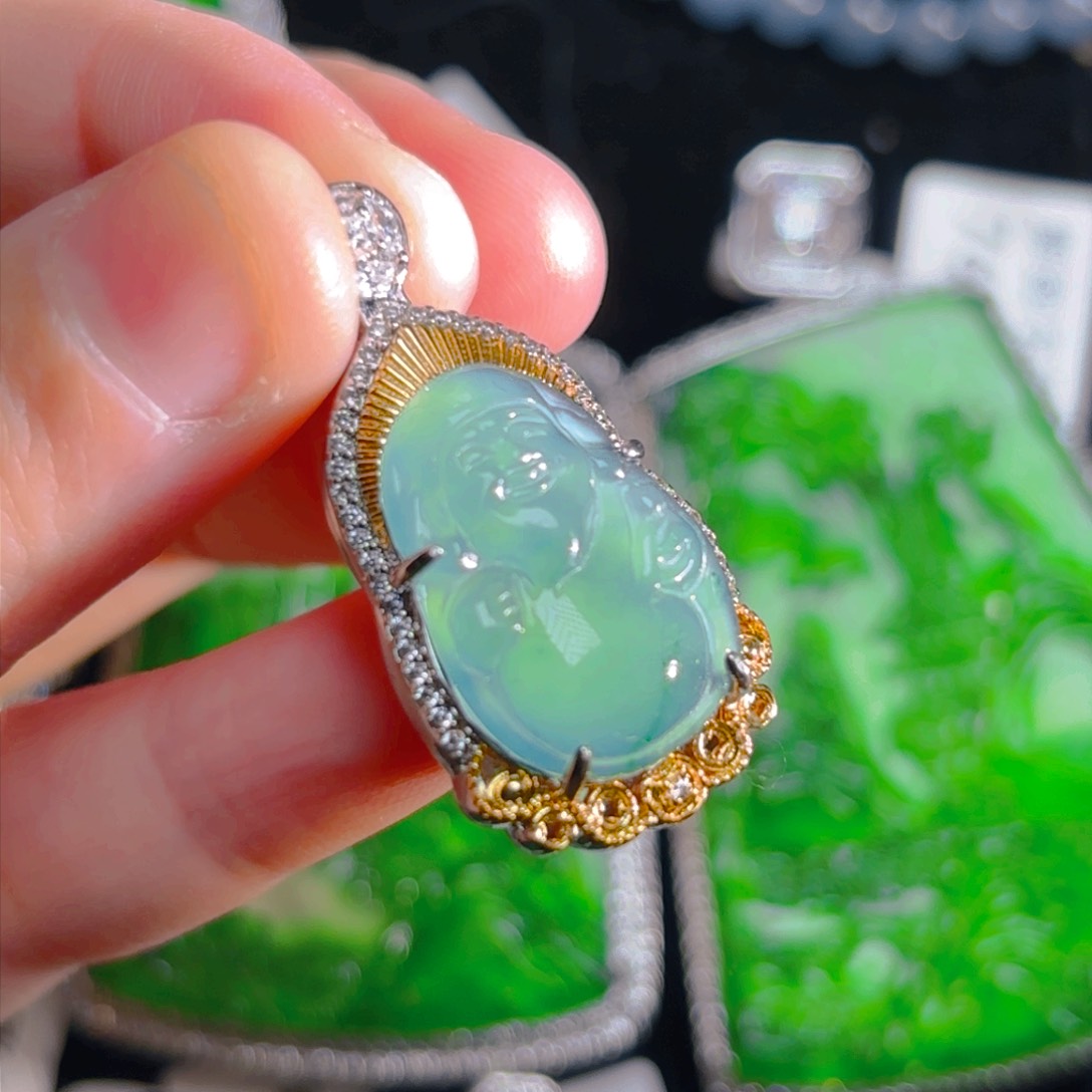 翡翠颈饰未镶嵌财神