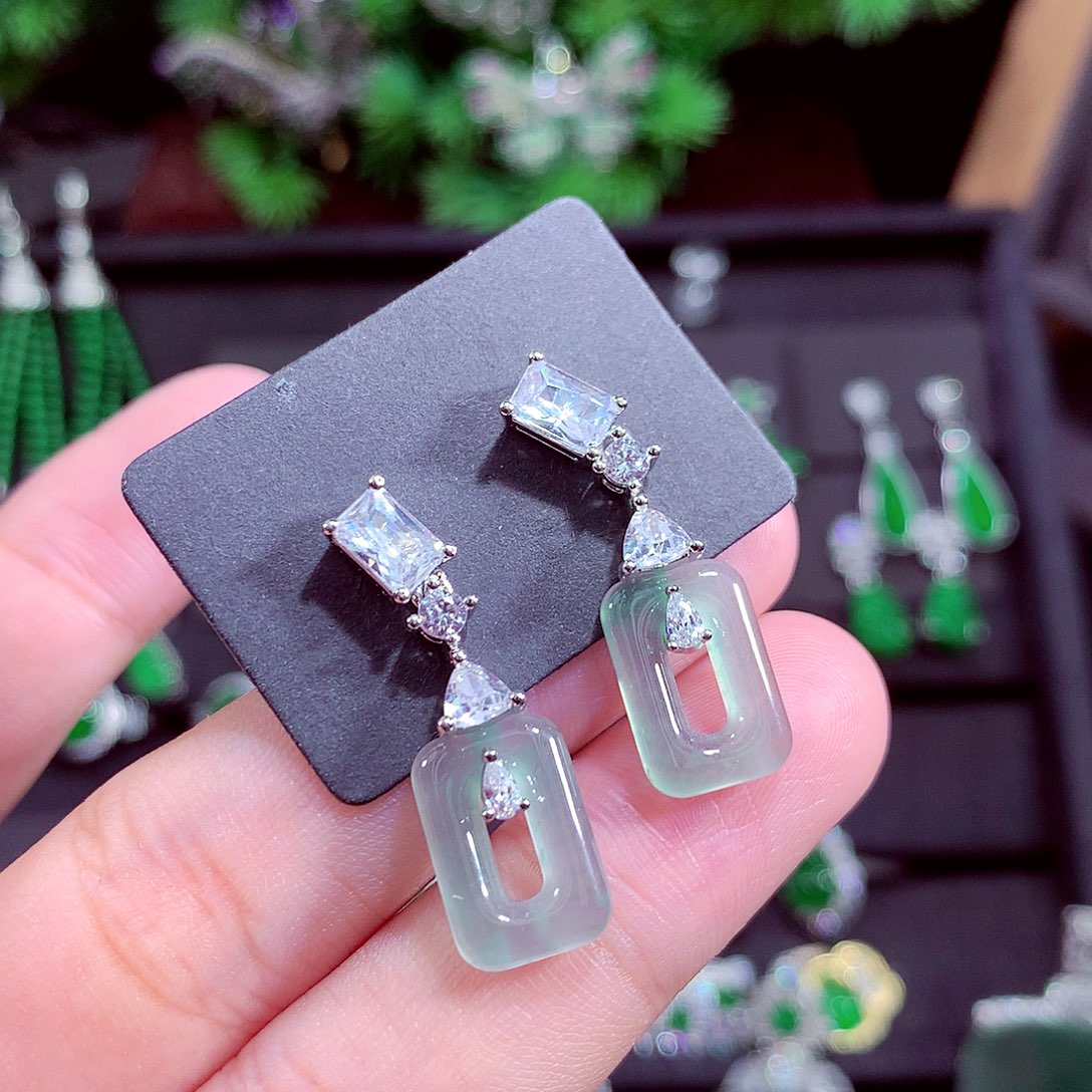 颈饰未镶嵌翡翠天然