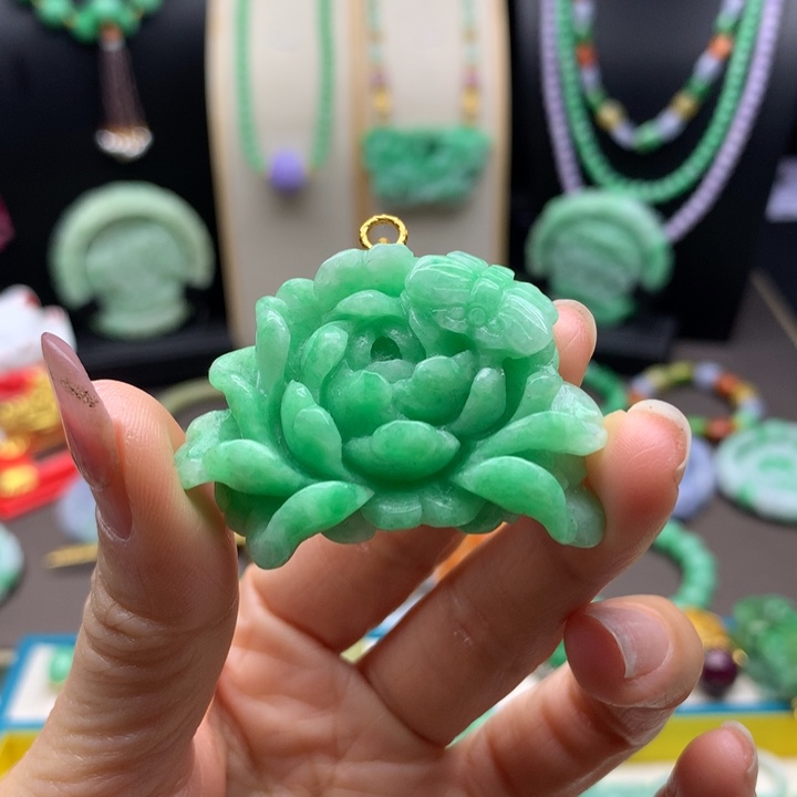 翡翠未镶嵌颈饰翡翠花