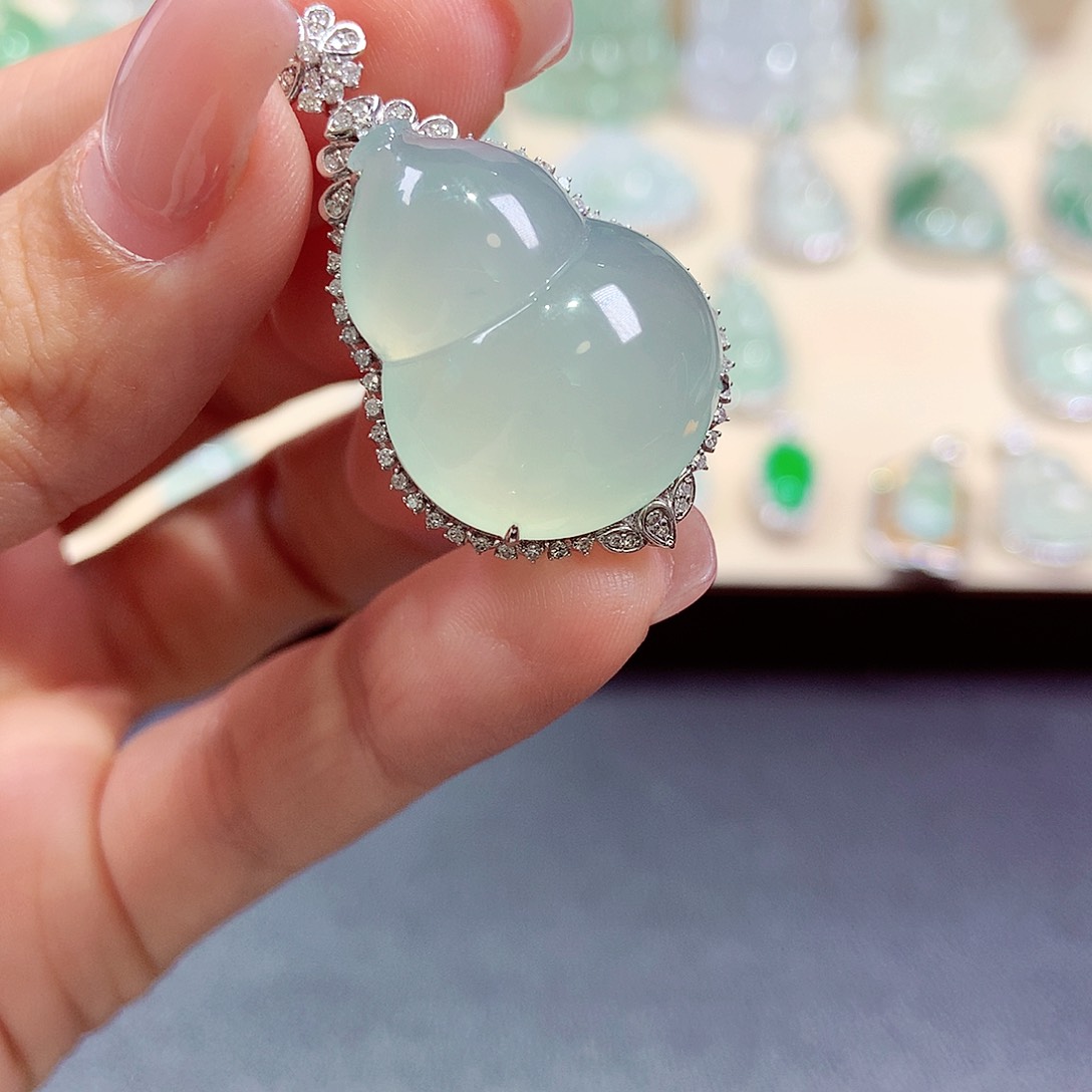 【闪购商品】颈饰18K金镶嵌翡翠皓****ｉ翡翠