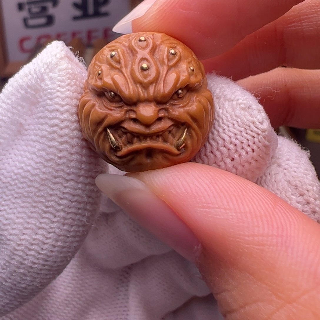 猴头核桃把件镶嵌款九目獠牙18左右尺寸全品有正常封口线