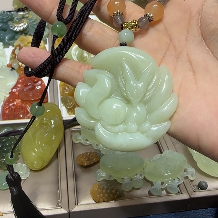 蛇纹石玉吊坠未镶嵌