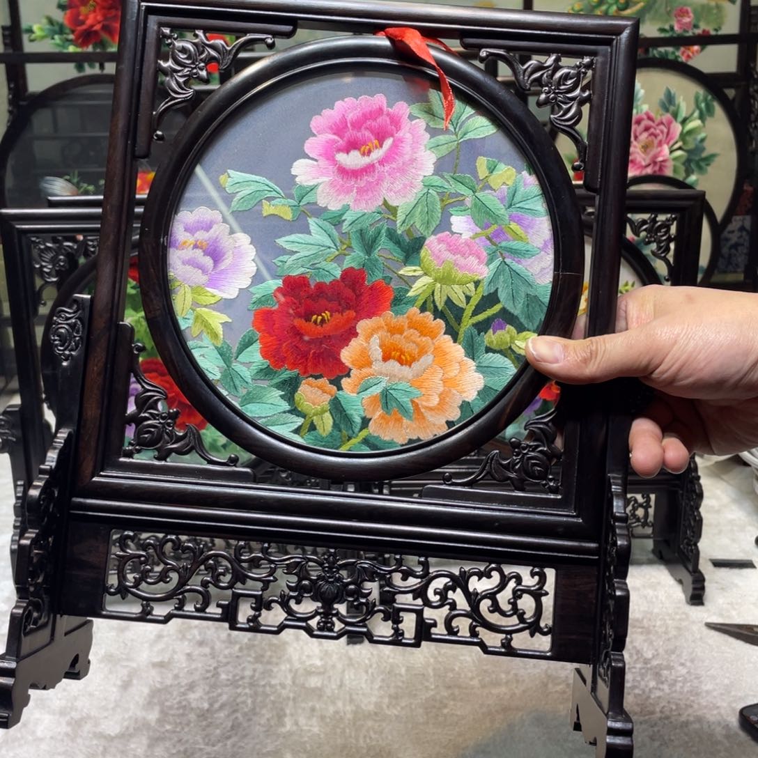 刺绣非遗传承摆件