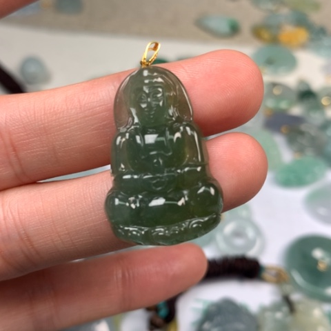 翡翠颈饰未镶嵌翡翠