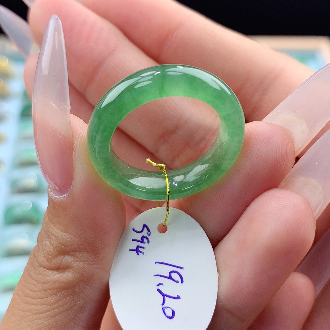 翡翠戒指未镶嵌19/20圈