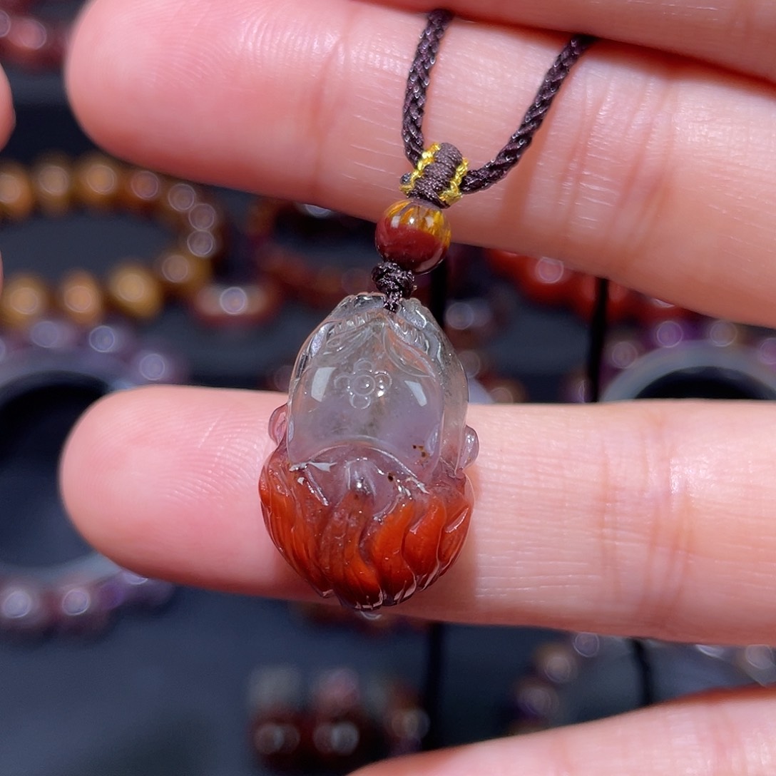 水晶极光吊坠未镶嵌