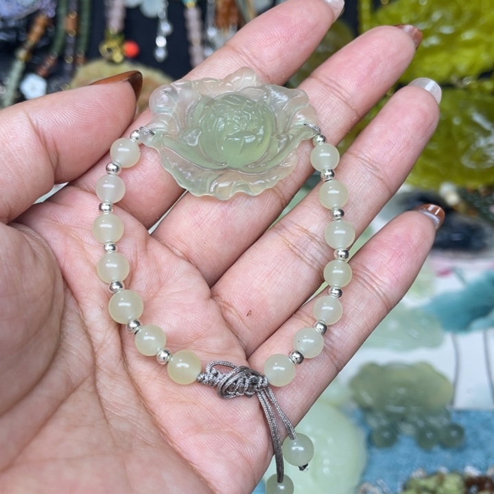 蛇纹石玉未镶嵌颈饰