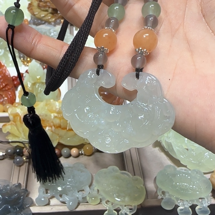 蛇纹石玉吊坠未镶嵌