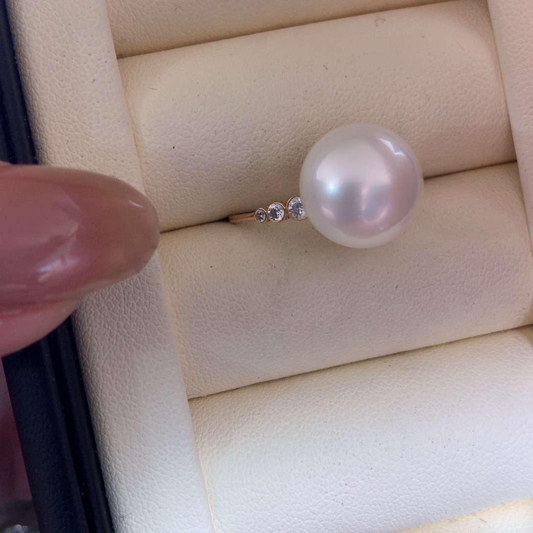 18K金镶嵌海水珍珠戒指