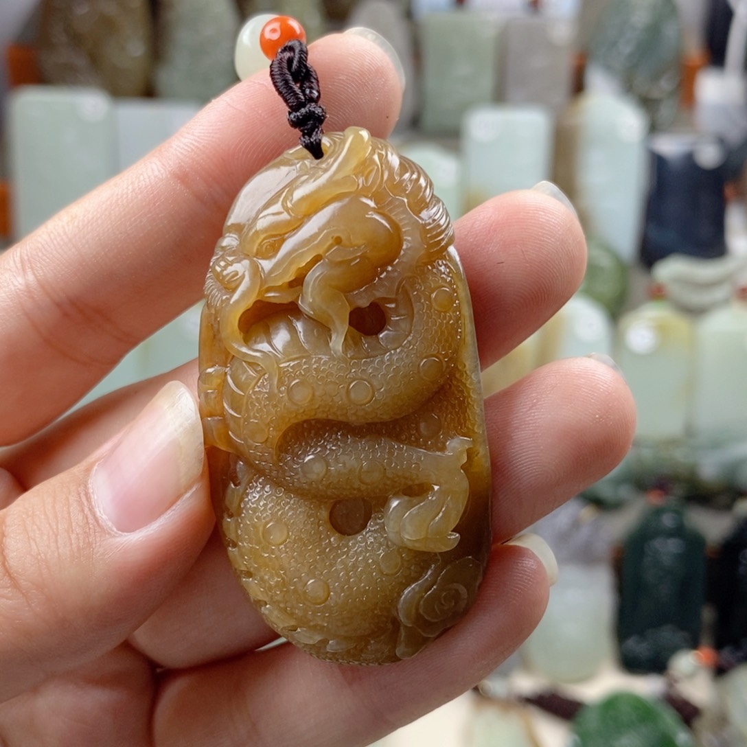 颈饰未镶嵌和田玉（糖玉）