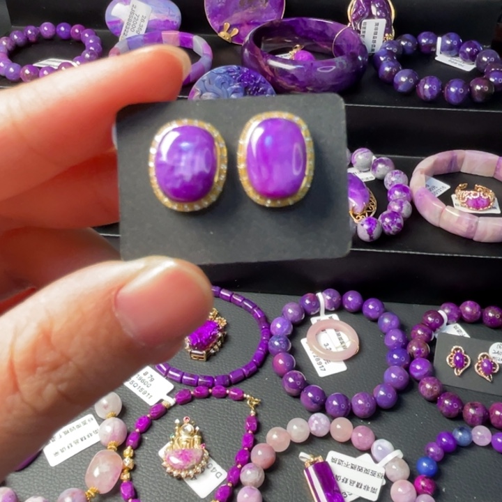 苏纪石（舒俱来）18K金镶嵌耳钉