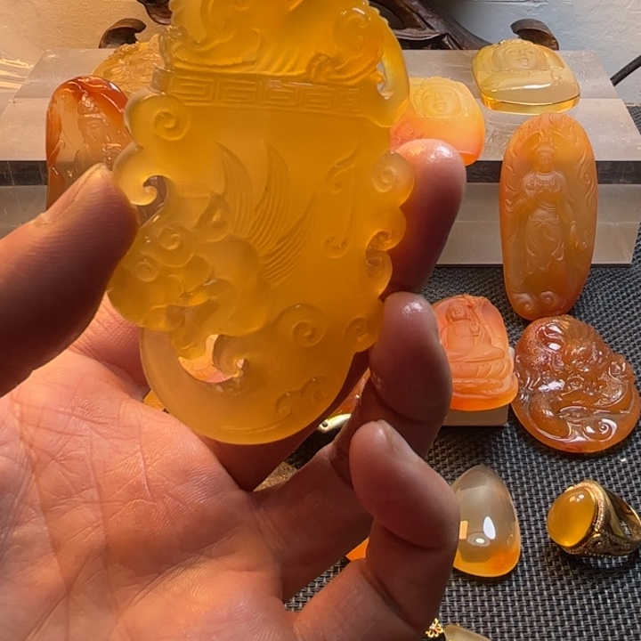 石英质玉颈饰未镶嵌玉****锦