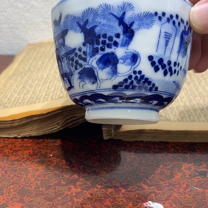 瓷片精美的的陶瓷摆件……