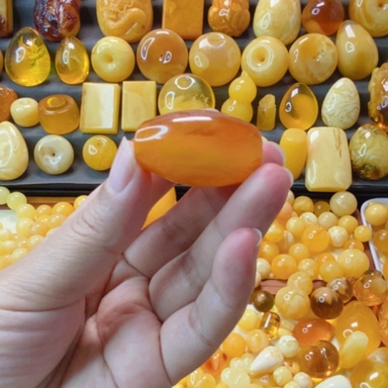 琥珀未镶嵌颈饰天然蜜蜡