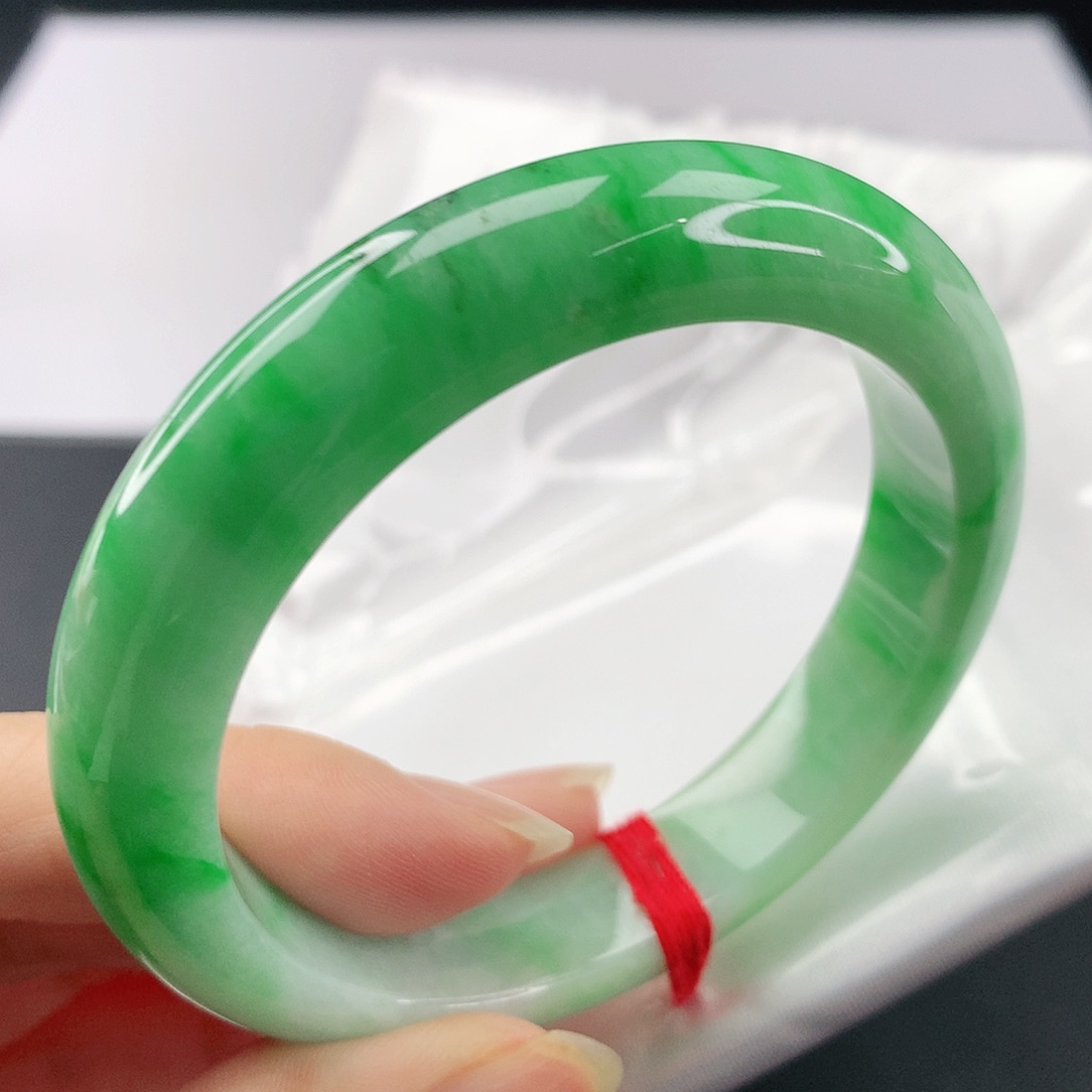 翡翠手镯未镶嵌，306