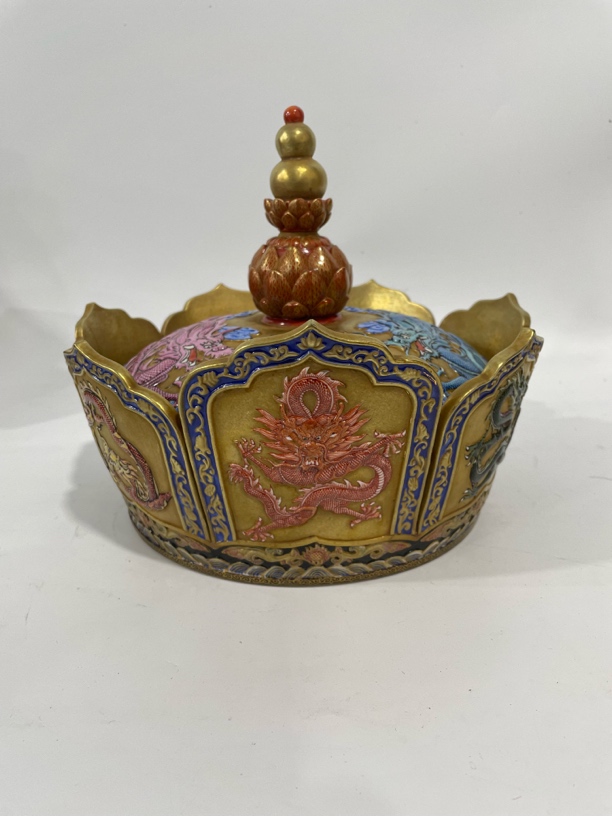 金地浮雕珐琅彩九龙帝王帽