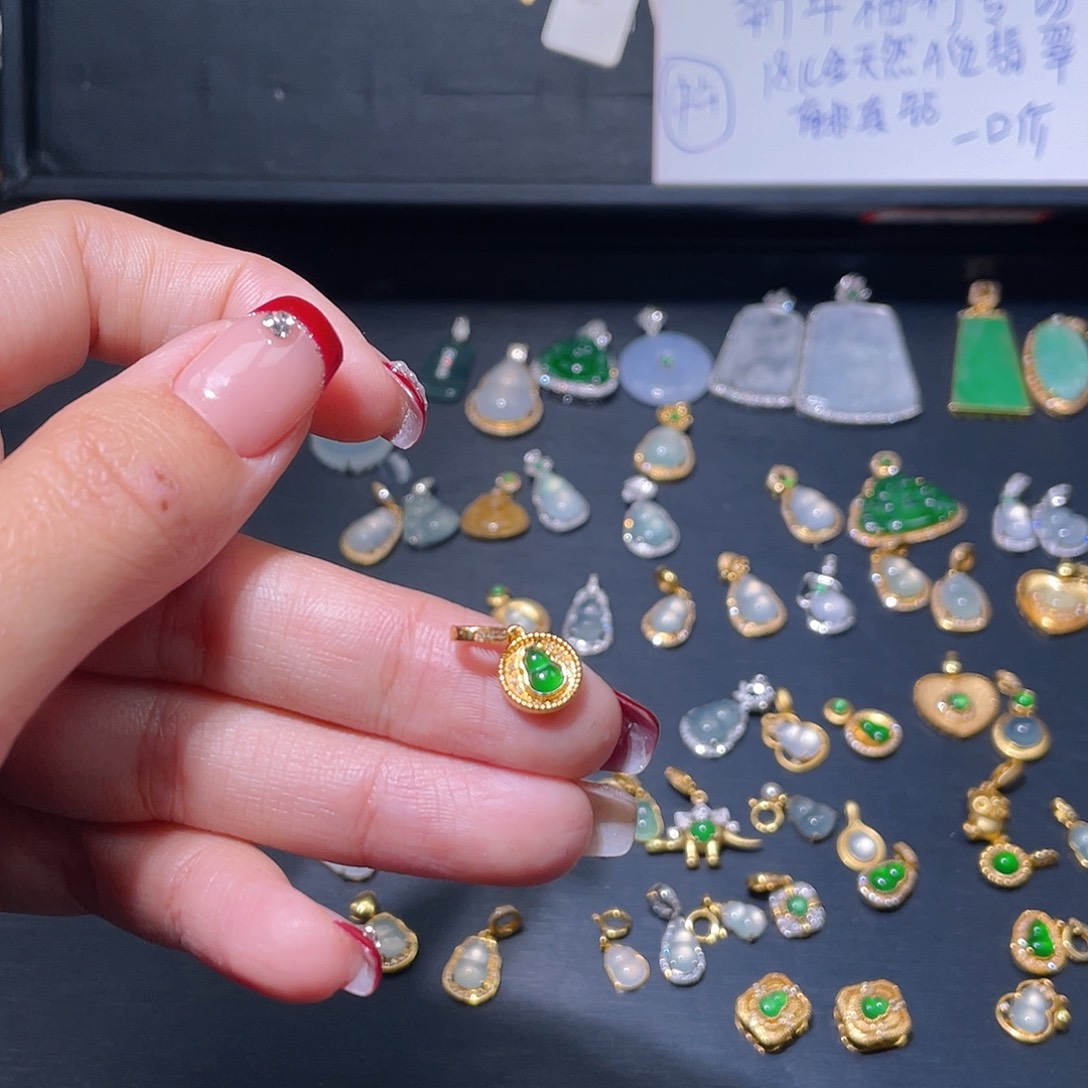 翡翠颈饰18K金镶嵌❤️***吊坠