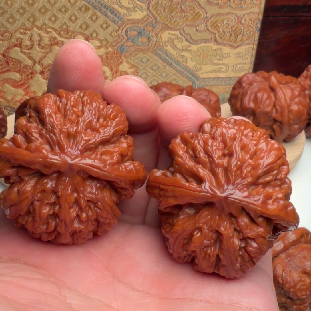 文玩核桃吊坠大粗筋核桃一对