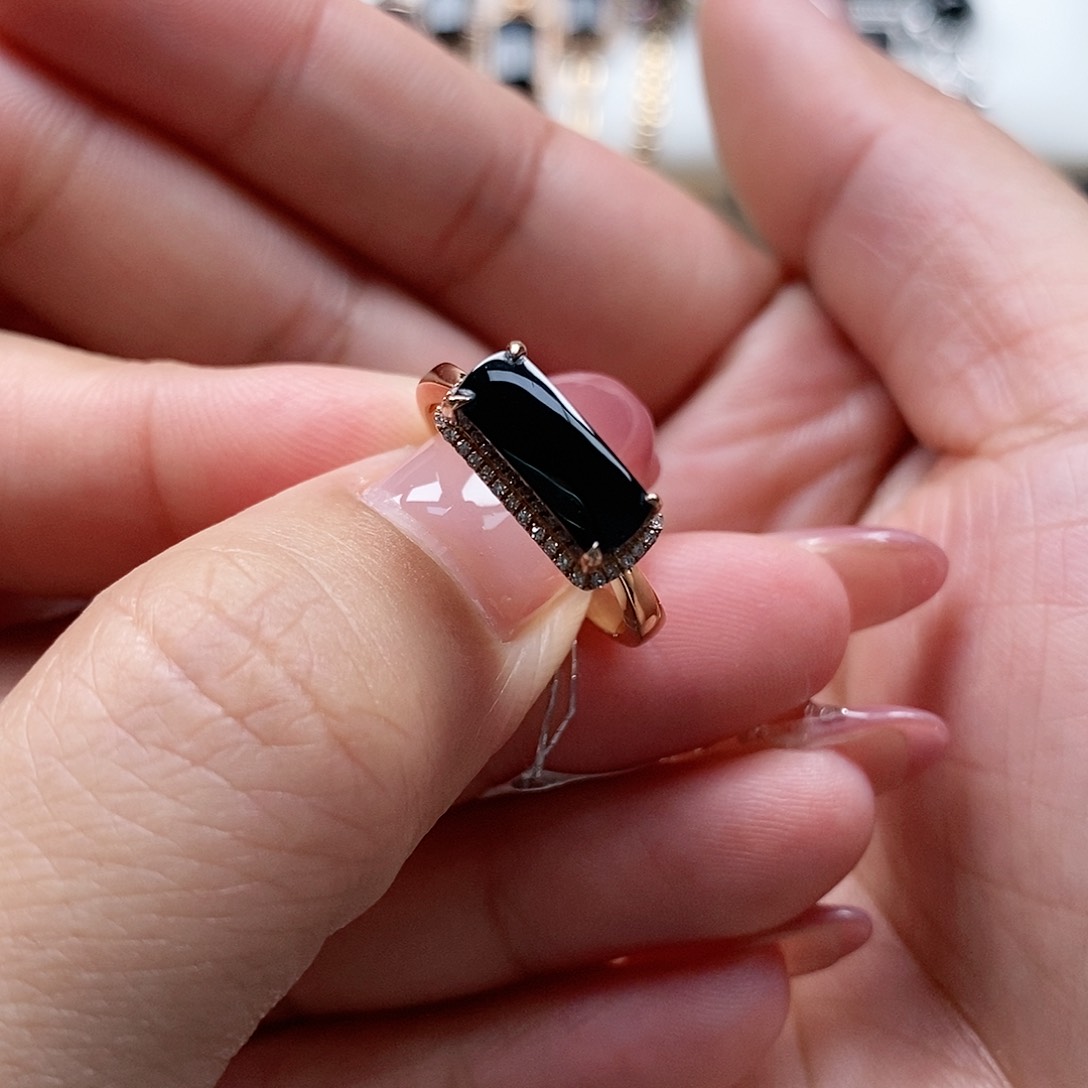 翡翠戒指18K金镶嵌墨翠