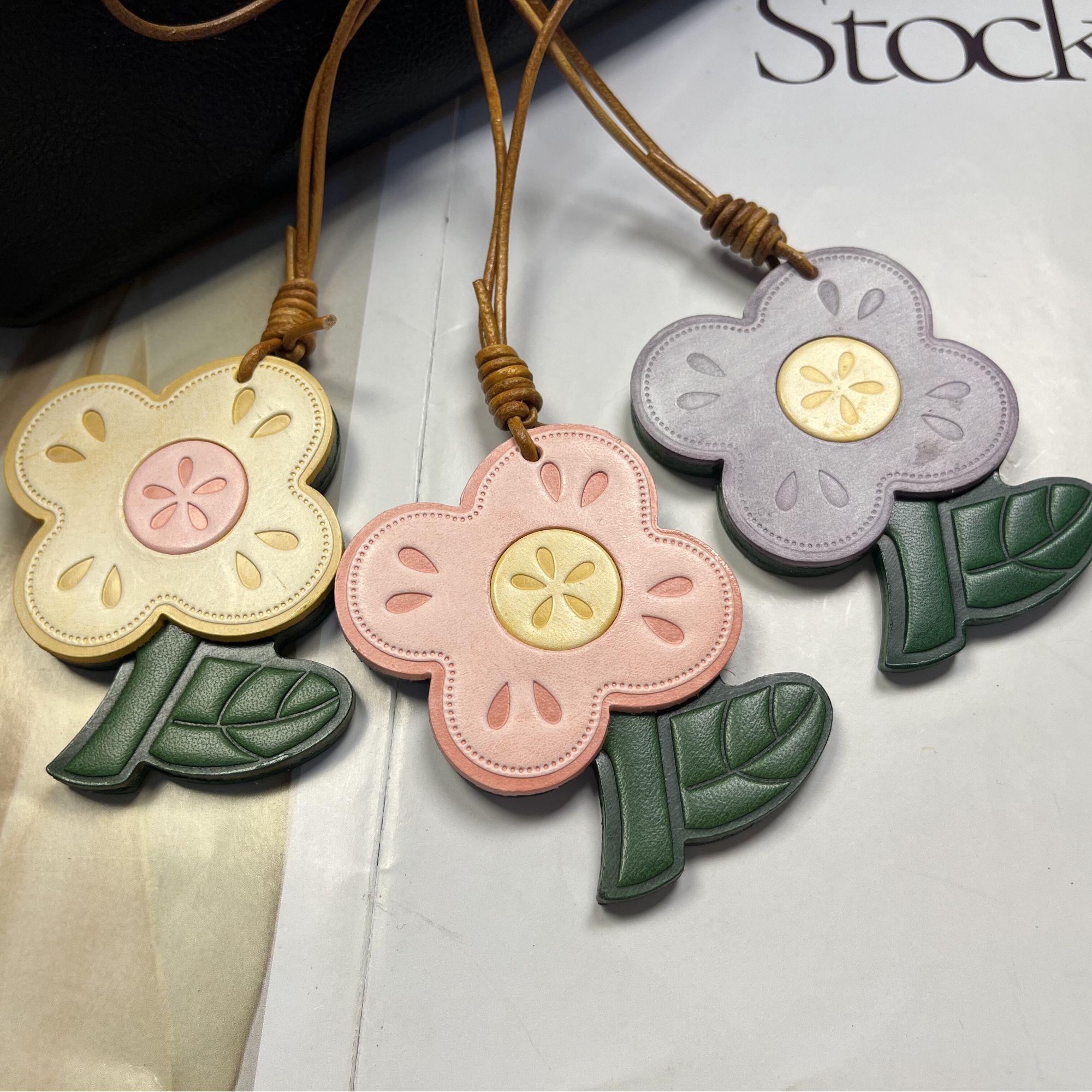 小花花（送你一朵有钱花）雾蜡皮头层牛皮包挂件包宠礼物饰品