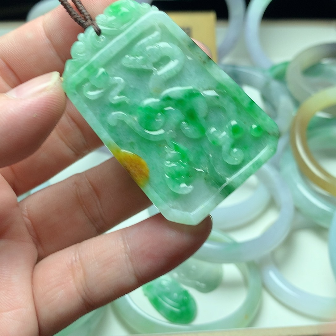 颈饰未镶嵌翡翠龙