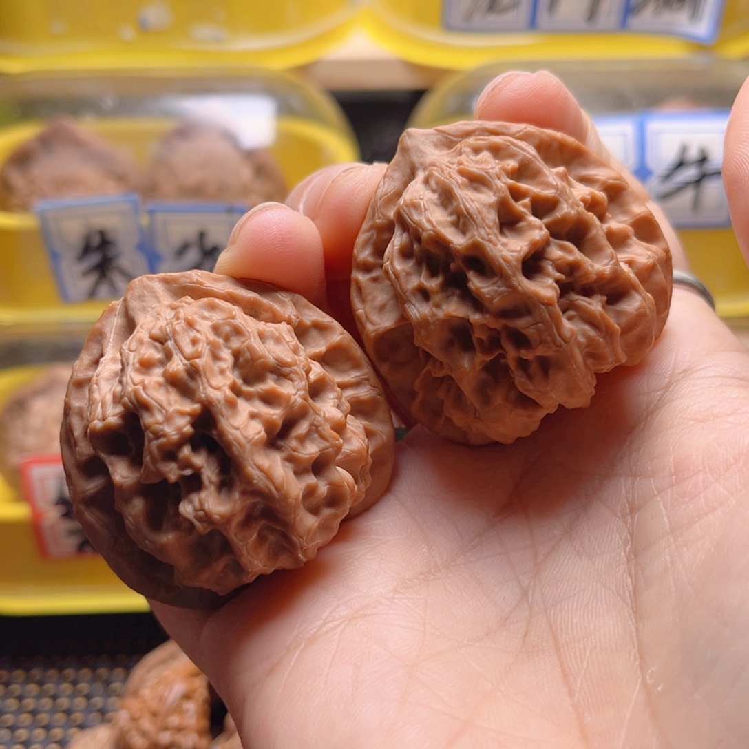 文玩核桃把件梨木台
