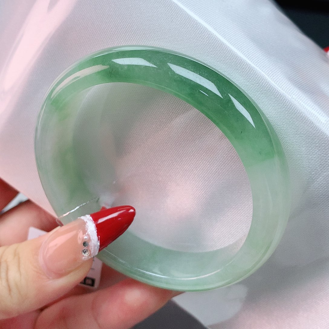 翡翠手镯未镶嵌55贵