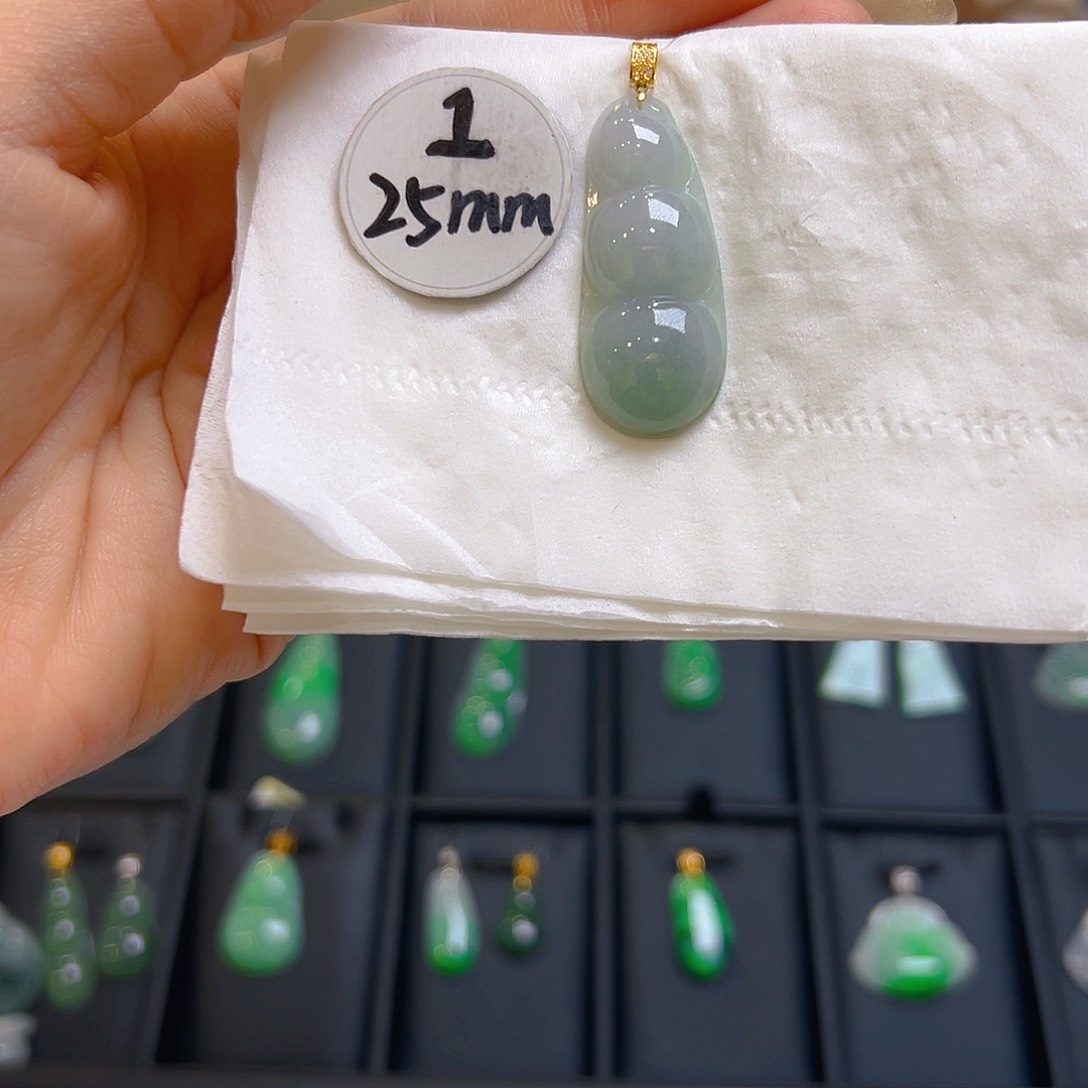 翡翠颈饰18K金镶嵌翡翠