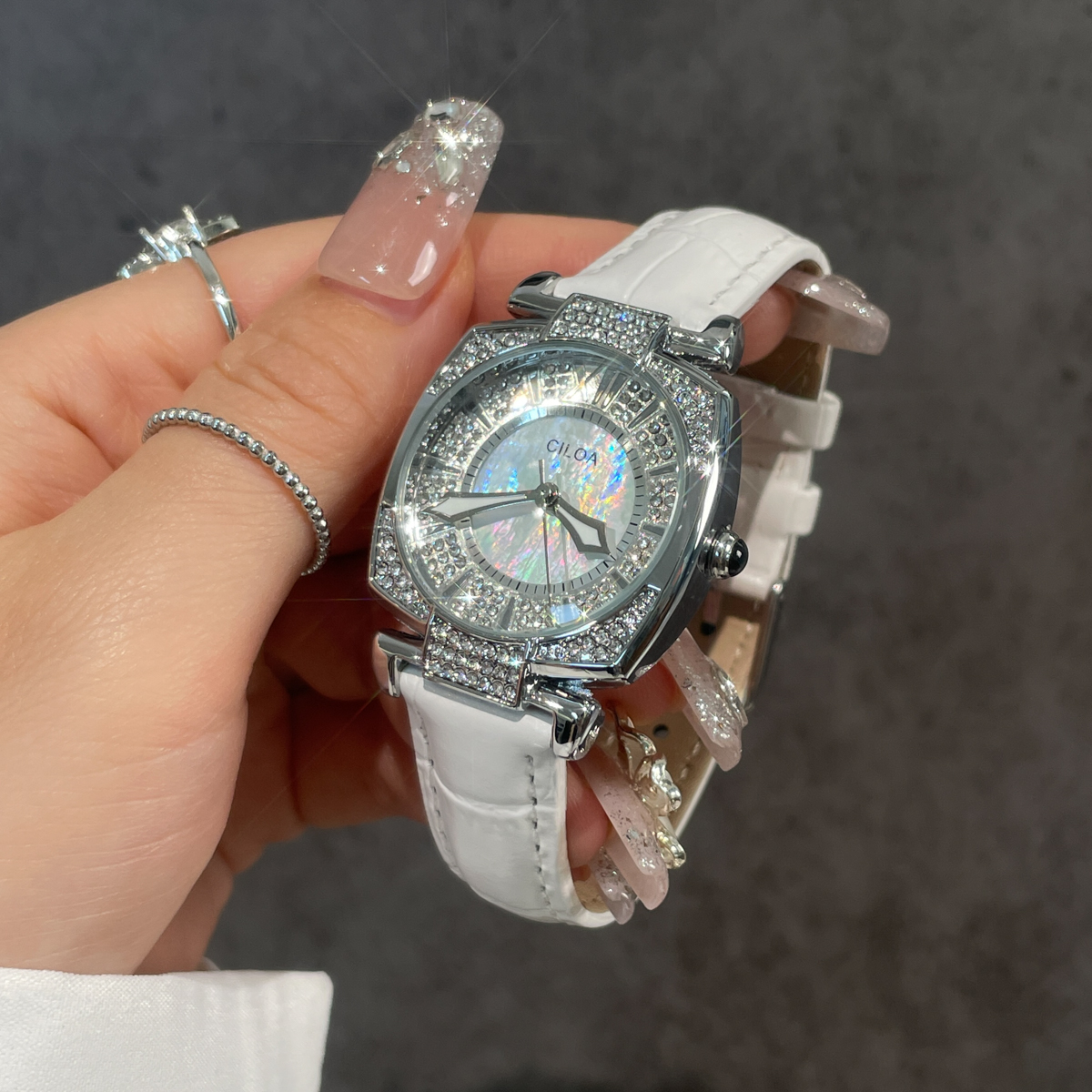 满钻贝母百搭气质轻奢白色镶钻女士腕表-R665