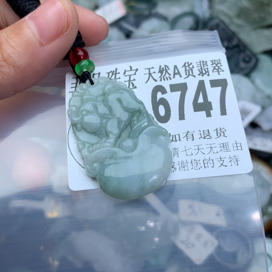 翡翠颈饰未镶嵌6747。