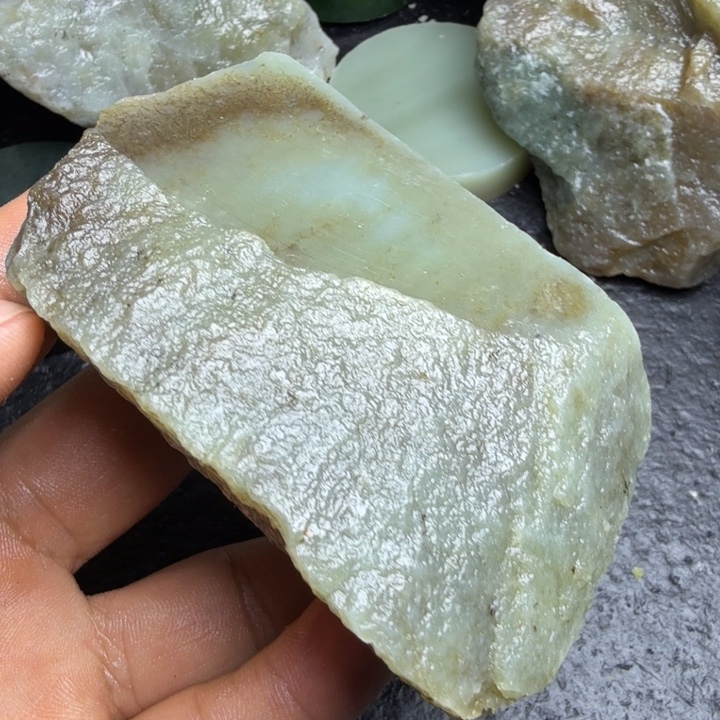 和田玉（糖玉）未镶嵌珠宝奇石