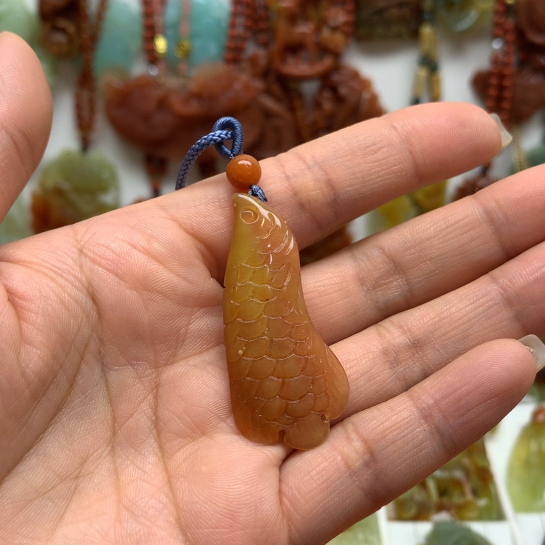 蛇纹石玉颈饰未镶嵌