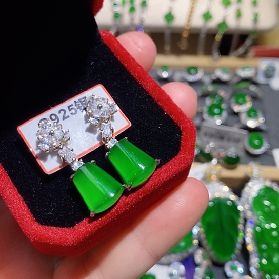 翡翠未镶嵌戒指耳钉