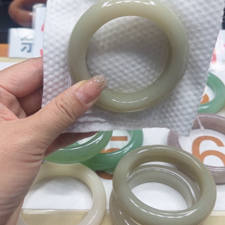 未镶嵌手镯石英质玉a*姐