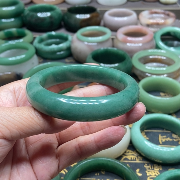 石英质玉手镯未镶嵌华*