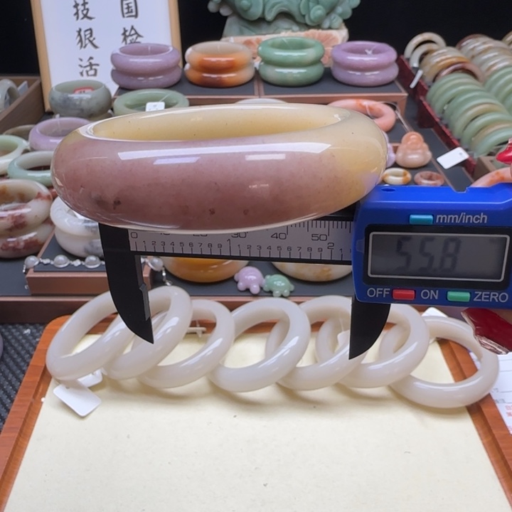 石英岩玉未镶嵌手镯