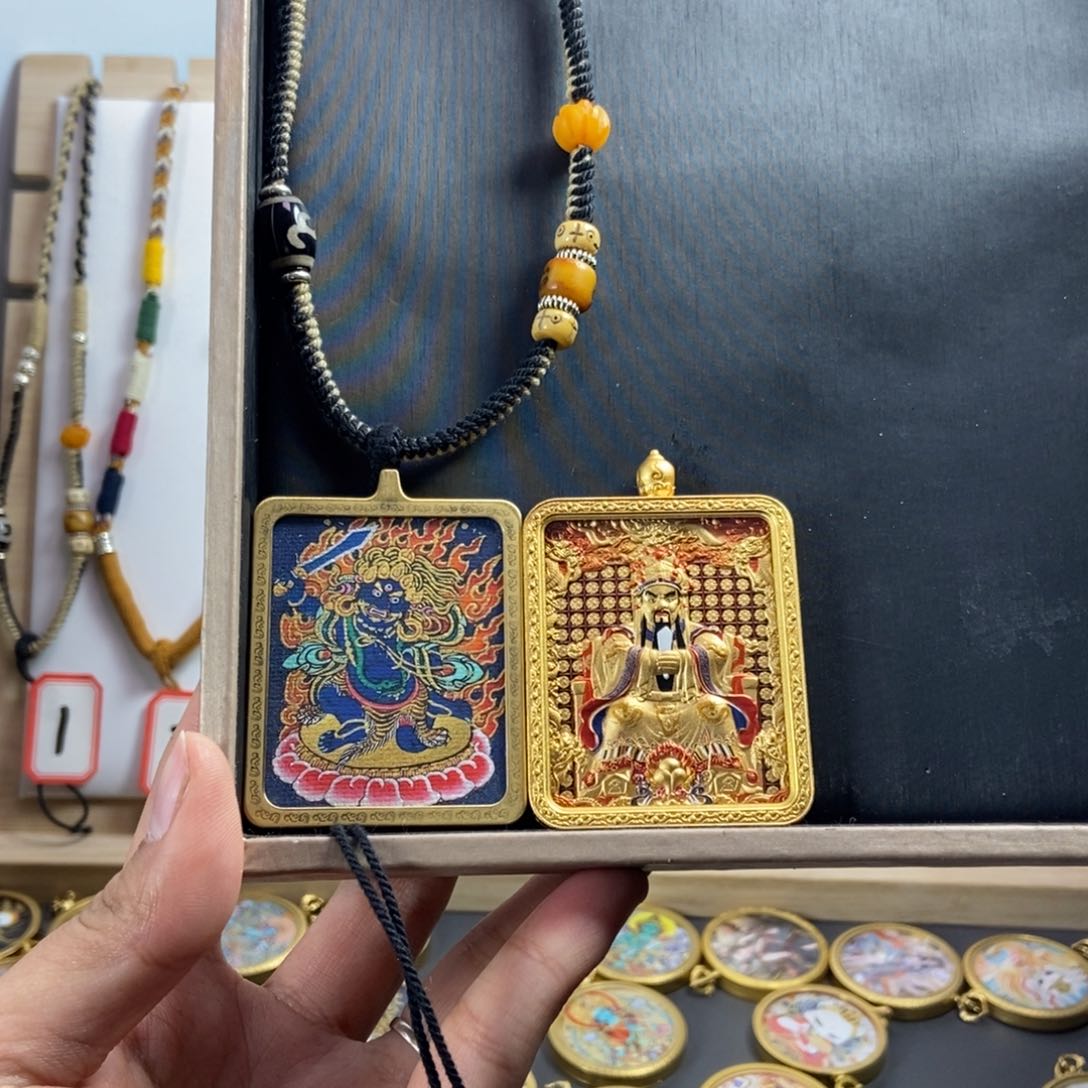 吊坠防**色美丽的唐卡漂亮结缘
