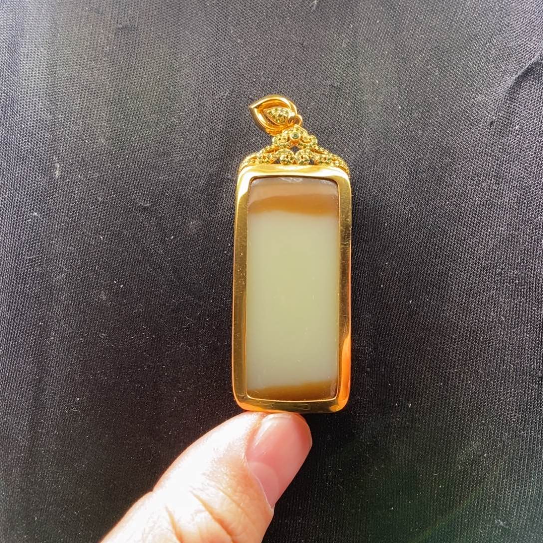 和田玉18K金镶嵌颈饰