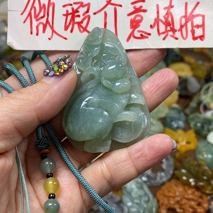 蛇纹石玉吊坠未镶嵌