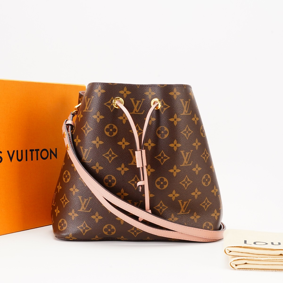 99新 LouisVuitton/路易威登 【总仓】粉水桶包/BG22000013/98新