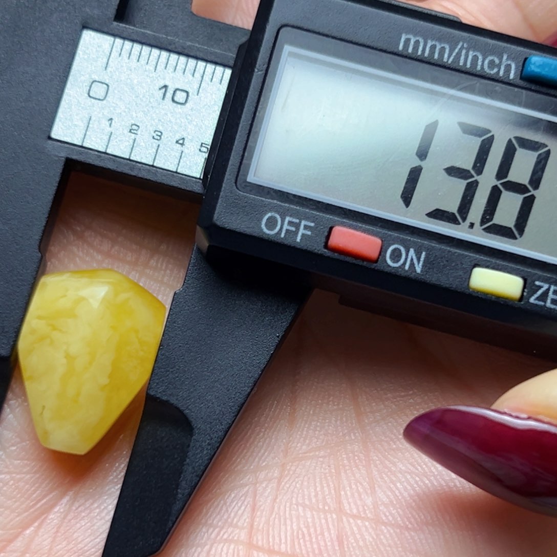 蜜蜡裸石未镶嵌13mm微微瑕鲨鱼背三通