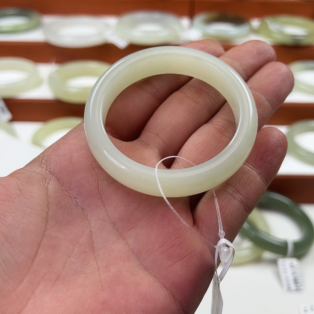 未镶嵌手镯和田玉爱****鱼暖白新疆料50.1